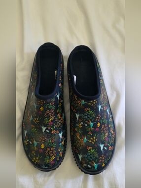 Western Chief Hummingbird Garden Clogs Navy Floral Waterproof Size 8